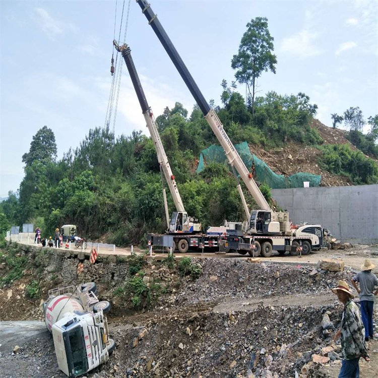 宜春袁州汽车掉沟里叫吊车救援要多少钱